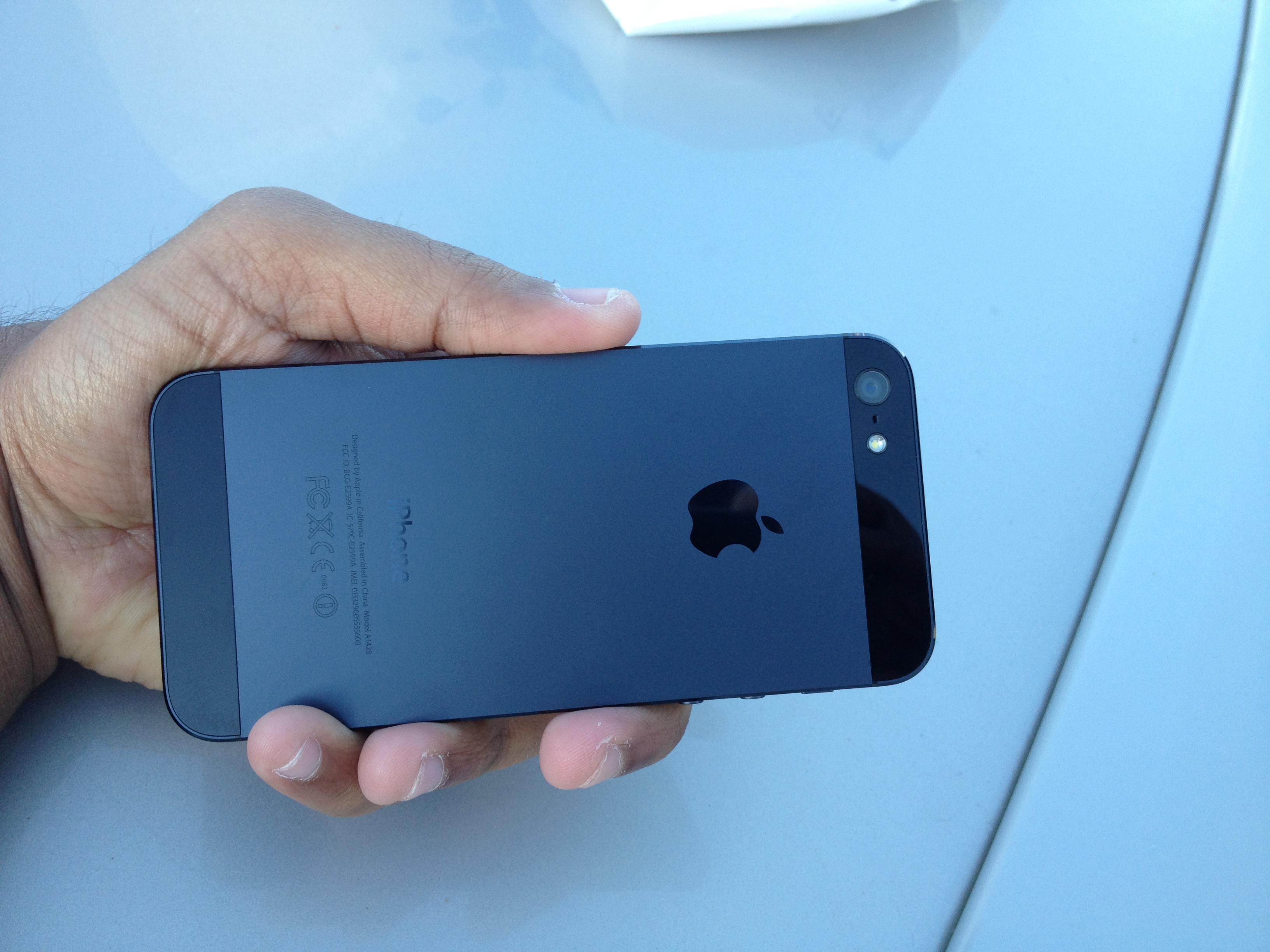 iPhone 5 Unboxing And Comparison [Pictures]